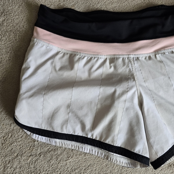 Lululemon Groovy Run Short Gros Gingham Dune/Bleached Coral/Black size 8 - Picture 4 of 13